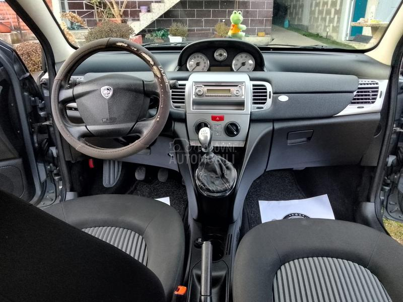 Lancia Ypsilon 