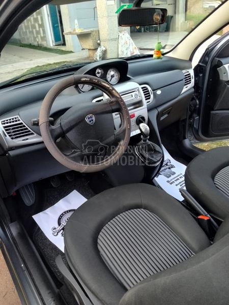 Lancia Ypsilon 