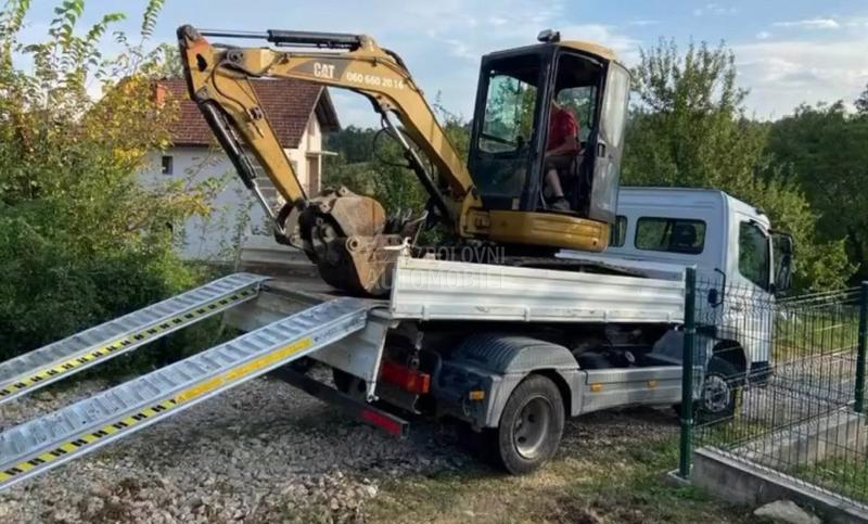 Mercedes Benz mini bager catepilar