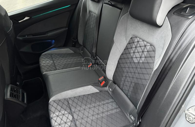 Volkswagen Golf 8 R-Line 1.5 eTSI