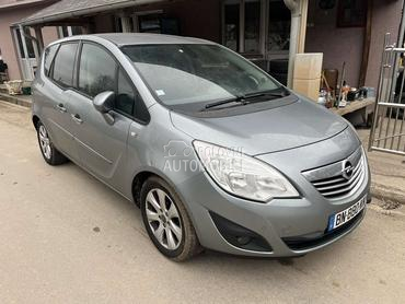 Desni far za Opel Meriva od 2011. do 2016. god.