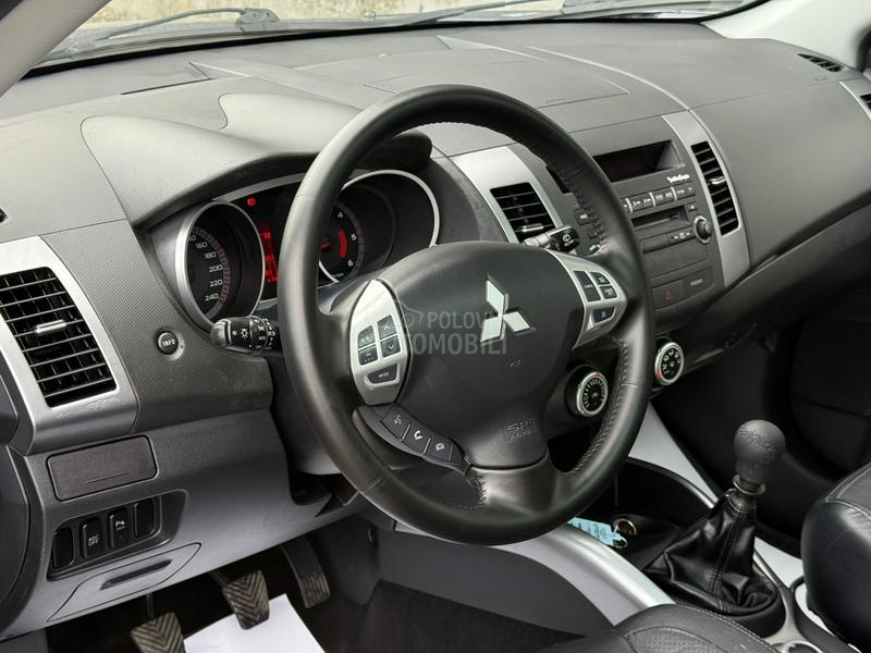 Mitsubishi Outlander 2.0 DiD 4x4 INTENSE