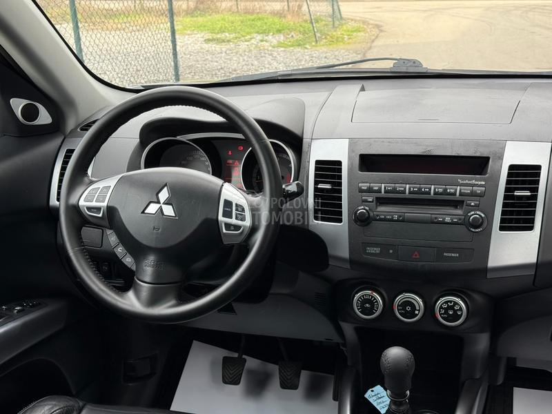 Mitsubishi Outlander 2.0 DiD 4x4 INTENSE