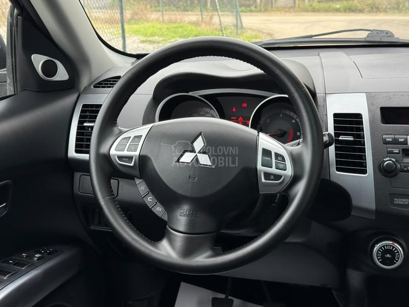 Mitsubishi Outlander 2.0 DiD 4x4 INTENSE
