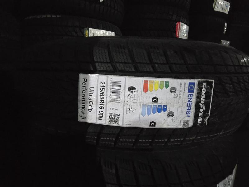 Goodyear 215/65 R16 Zimska