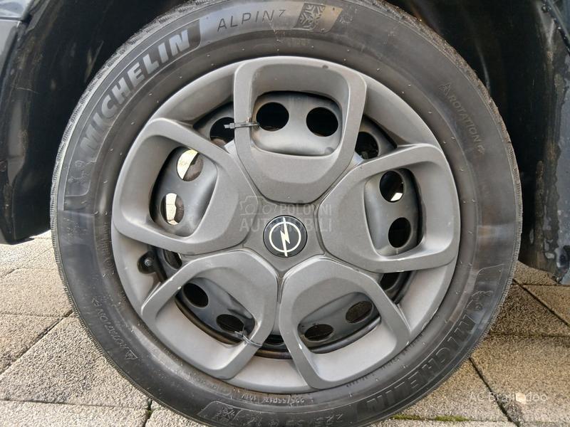 Opel Vivaro COMBI 2.0 180HP