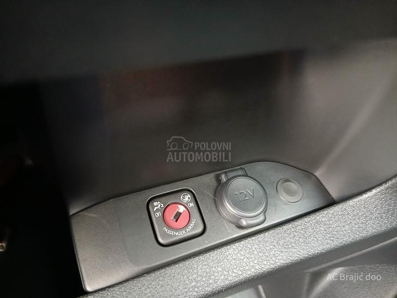 Opel Vivaro COMBI 2.0 180HP