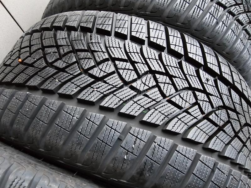 Goodyear 245/40 R18 Zimska