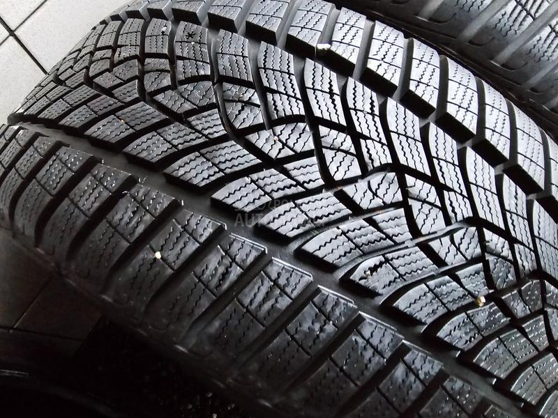 Goodyear 245/40 R18 Zimska