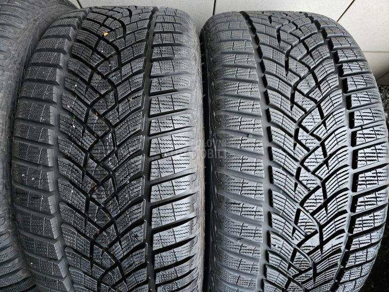 Goodyear 245/40 R18 Zimska