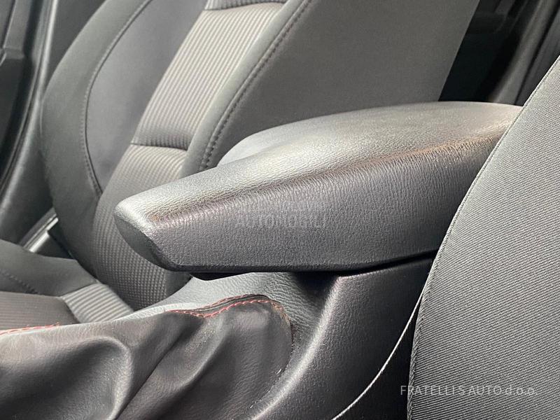 Mazda 3 ODLlCNA,SERVlSI