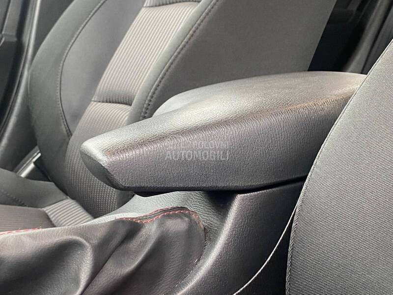 Mazda 3 ODLlCNA,SERVlSI