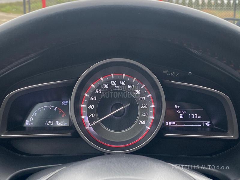 Mazda 3 ODLlCNA,SERVlSI