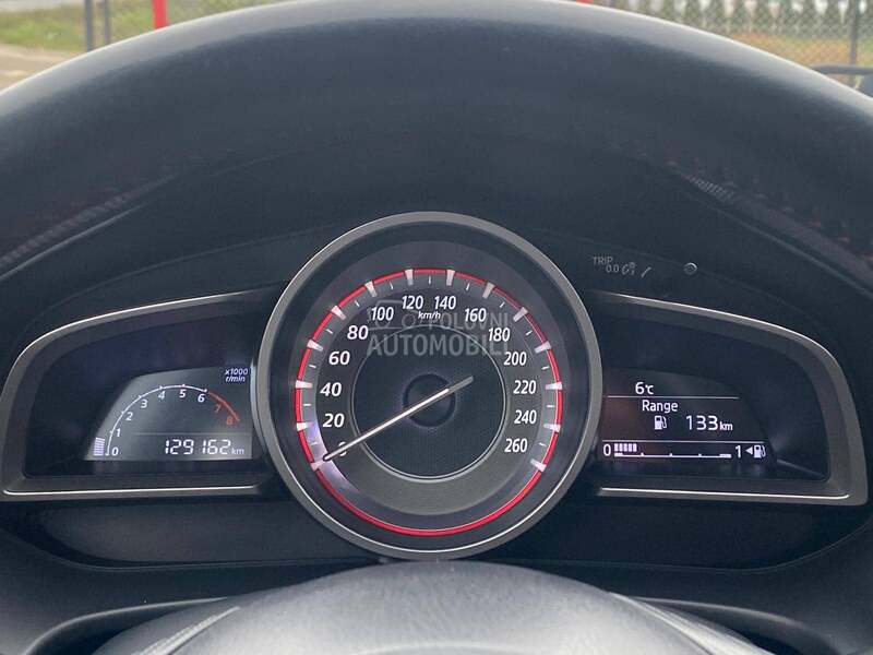 Mazda 3 ODLlCNA,SERVlSI