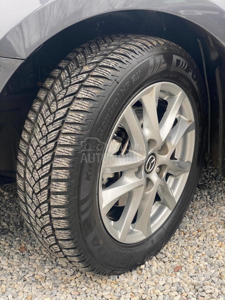 Mazda 3 ODLlCNA,SERVlSI