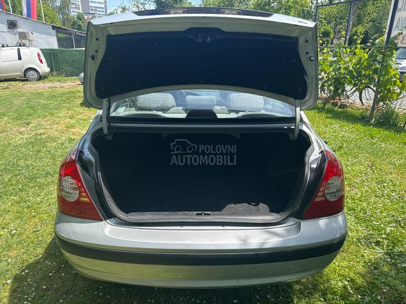 Hyundai Elantra 1.6 DR