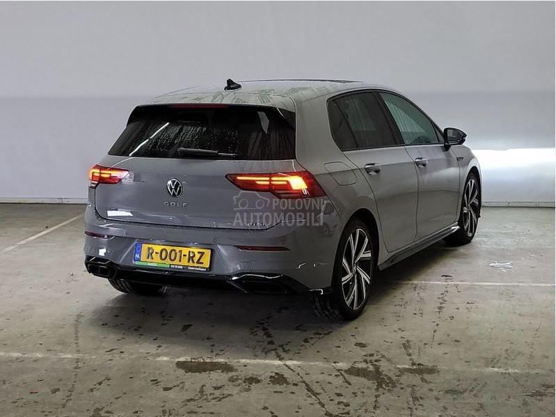Volkswagen Golf 8 1.5 eTSI R-LINE PAN