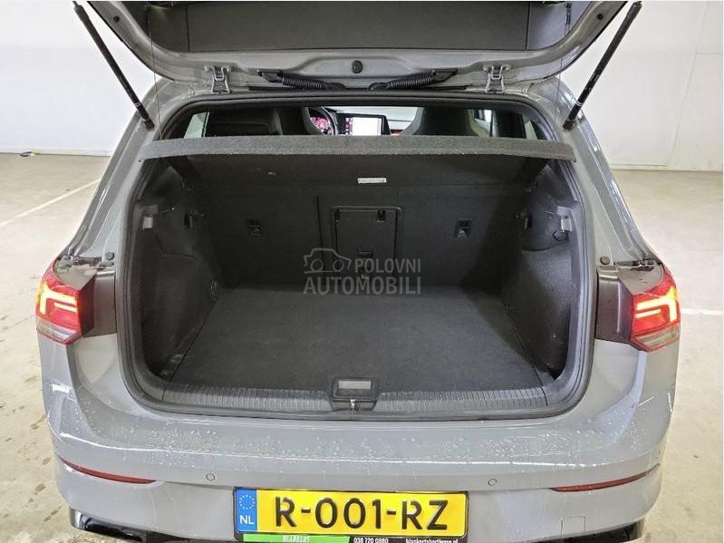 Volkswagen Golf 8 1.5 eTSI R-LINE PAN