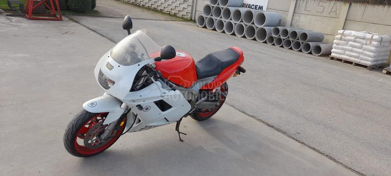 Yamaha FZR1000