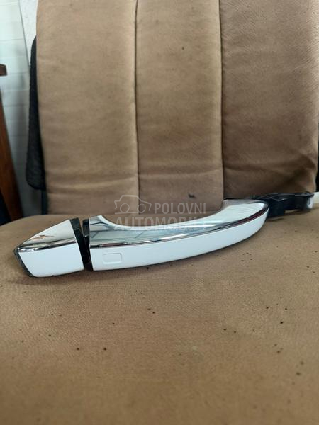 Prednja desna kvaka spoljna