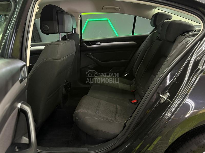 Volkswagen Passat B8 1.6TDI DSG COMFORT