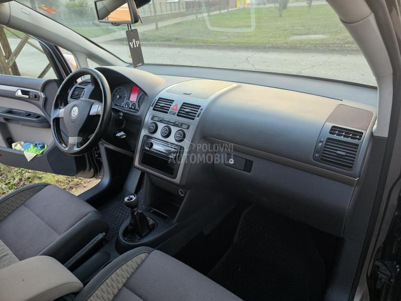 Volkswagen Touran CROSS.SWIS.