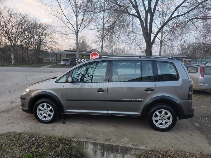 Volkswagen Touran CROSS.SWIS.