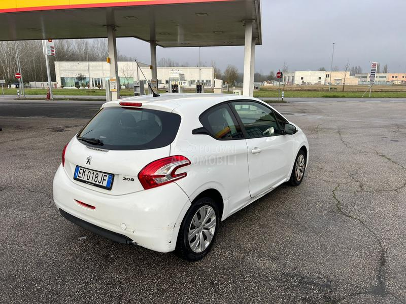 Peugeot 208 