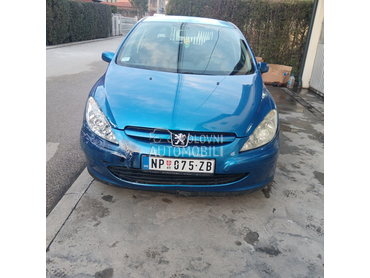 Peugeot 307 2002. god. -  kompletan auto u delovima