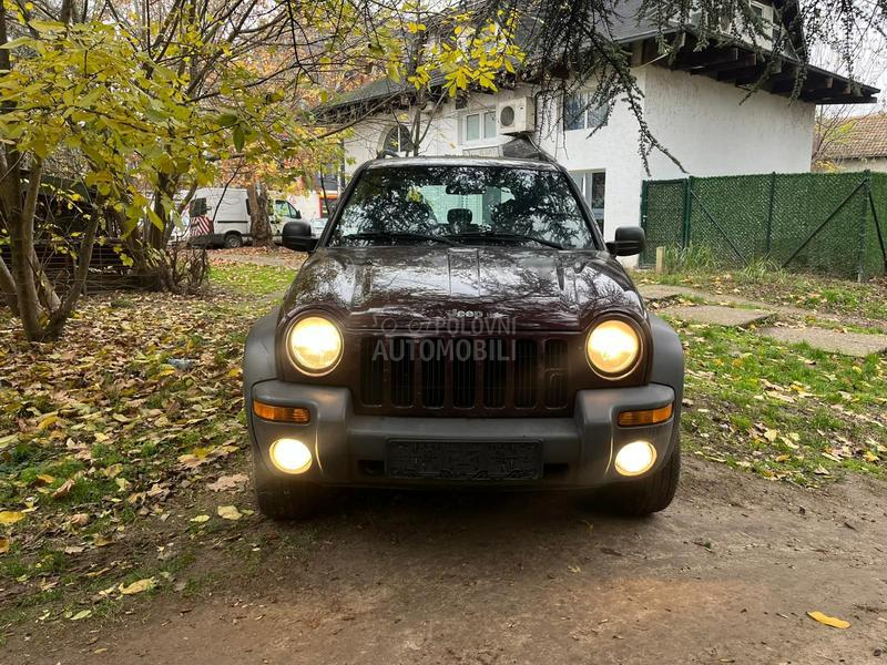 Jeep Liberty 2.4 sport 4x4