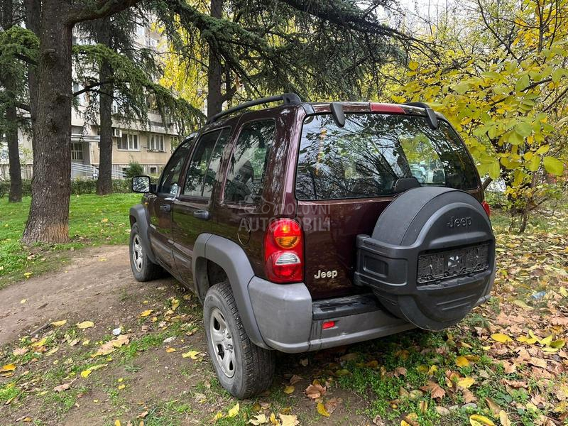 Jeep Liberty 2.4 sport 4x4