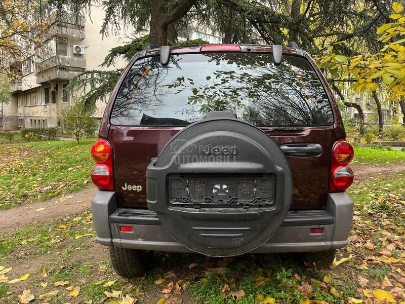 Jeep Liberty 2.4 sport 4x4