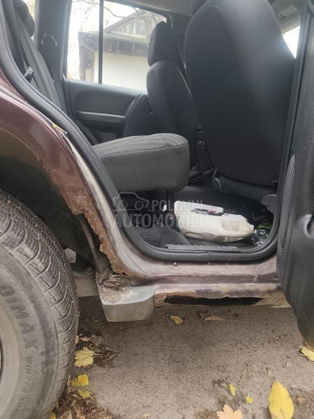 Jeep Liberty 2.4 sport 4x4