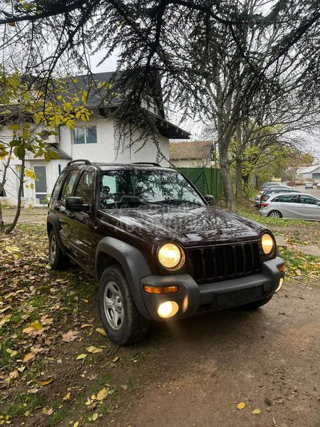 Jeep Liberty 2.4 sport 4x4