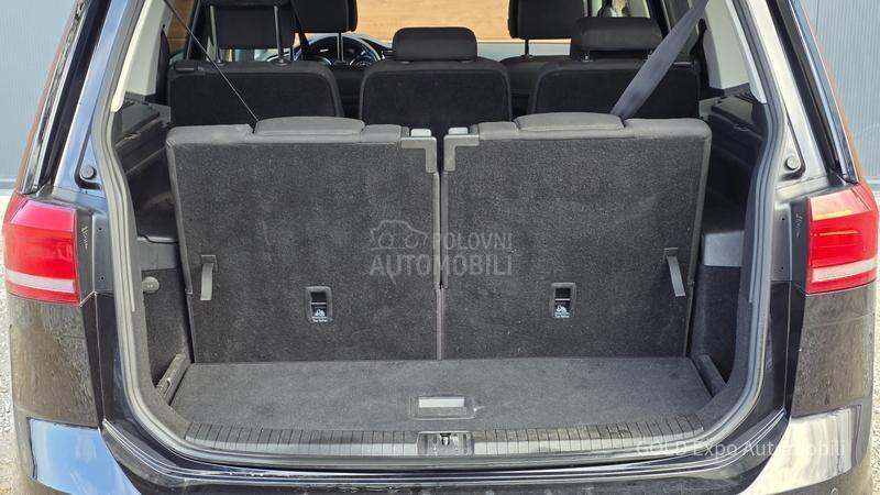 Volkswagen Touran 1.6 HIGHLINE 7SED
