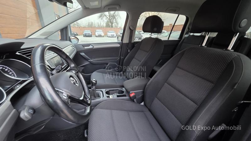 Volkswagen Touran 1.6 HIGHLINE 7SED
