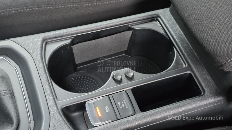 Volkswagen Touran 1.6 HIGHLINE 7SED