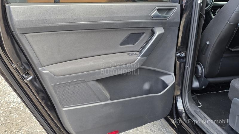 Volkswagen Touran 1.6 HIGHLINE 7SED