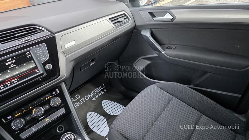 Volkswagen Touran 1.6 HIGHLINE 7SED