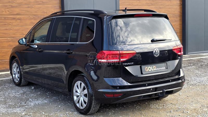 Volkswagen Touran 1.6 HIGHLINE 7SED