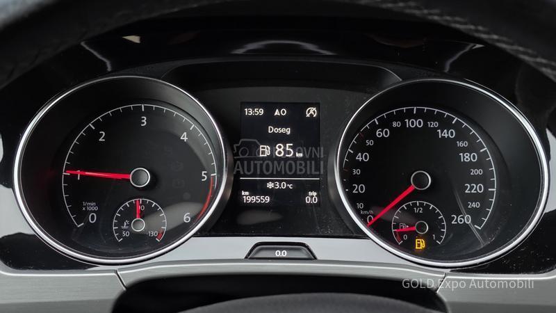 Volkswagen Touran 1.6 HIGHLINE 7SED