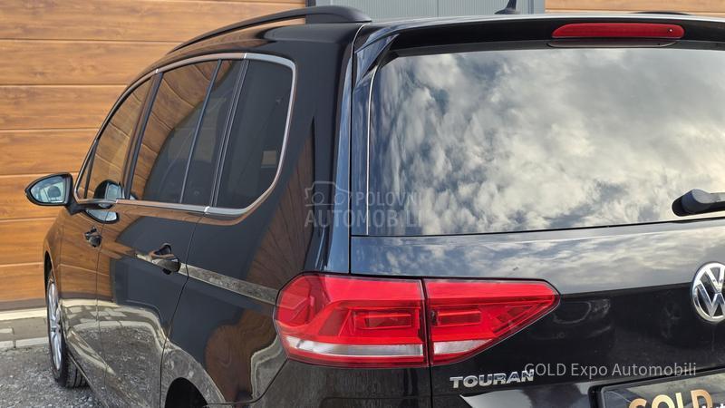 Volkswagen Touran 1.6 HIGHLINE 7SED