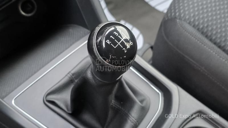 Volkswagen Touran 1.6 HIGHLINE 7SED