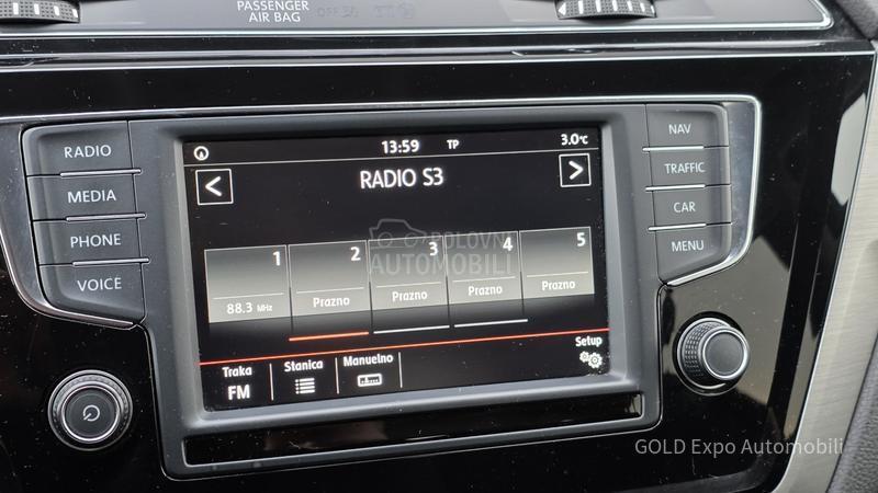 Volkswagen Touran 1.6 HIGHLINE 7SED