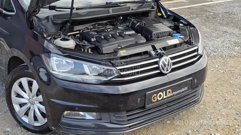 Volkswagen Touran 1.6 HIGHLINE 7SED