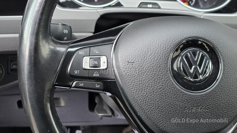 Volkswagen Touran 1.6 HIGHLINE 7SED