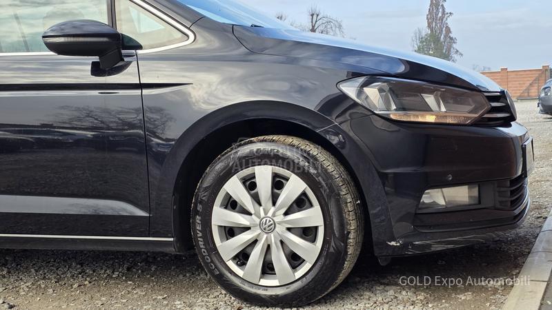 Volkswagen Touran 1.6 HIGHLINE 7SED