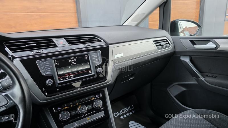 Volkswagen Touran 1.6 HIGHLINE 7SED