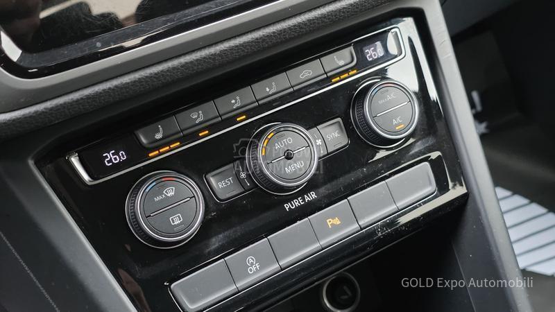 Volkswagen Touran 1.6 HIGHLINE 7SED