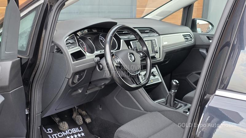 Volkswagen Touran 1.6 HIGHLINE 7SED